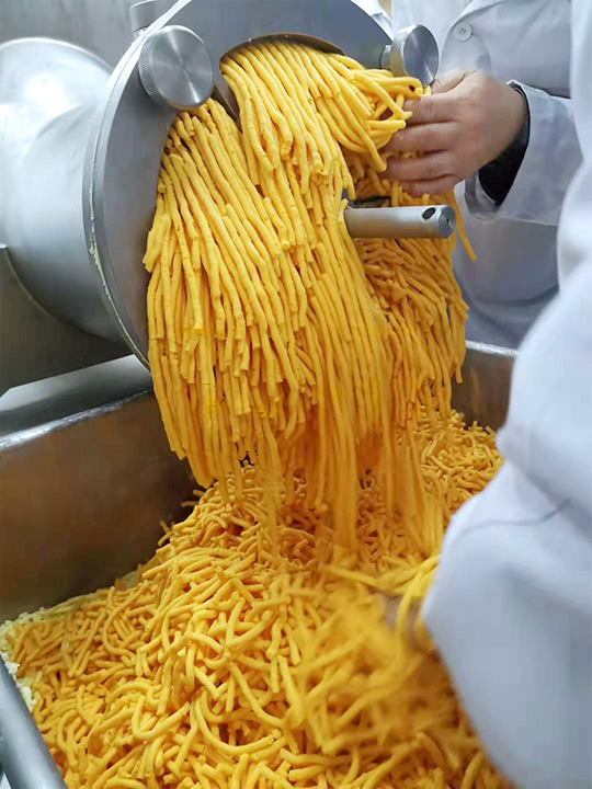 Cheddar cheese shredder